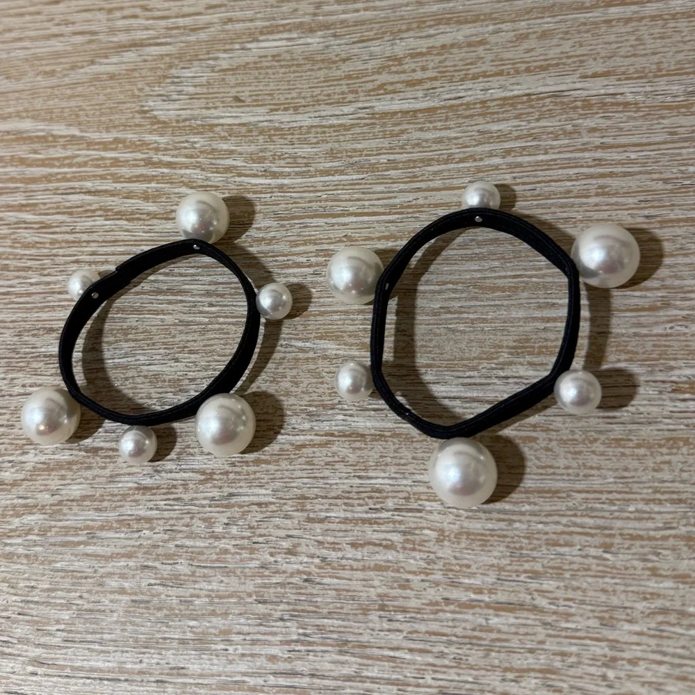 Elegant Black and White Pearl Hair Ties
